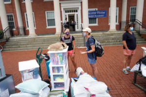 UMW’s four-day move-in event looked both like and unlike years past, with campus arrivals wearing masks and following guidelines set forth in a comprehensive Return to Campus Plan. Photo by Suzanne Rossi.