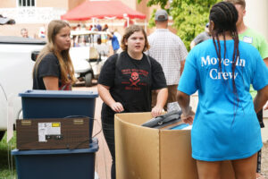 New Eagles unpack to settle into their new homes at UMW on Move-In Day 2022. Photo by Suzanne Carr Rossi.